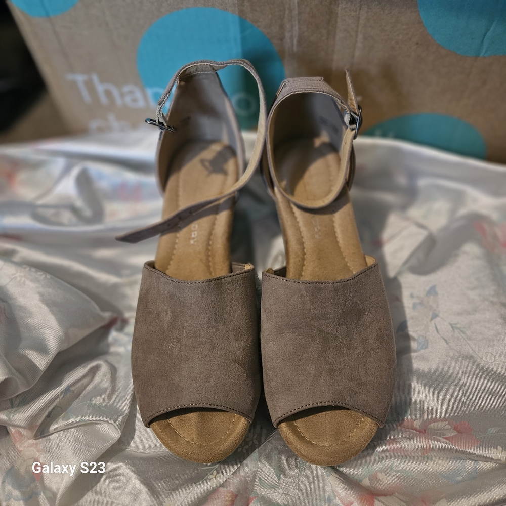 Chinese Laundry Taupe Gray Mule Wedges Ankle Strap 7.5
